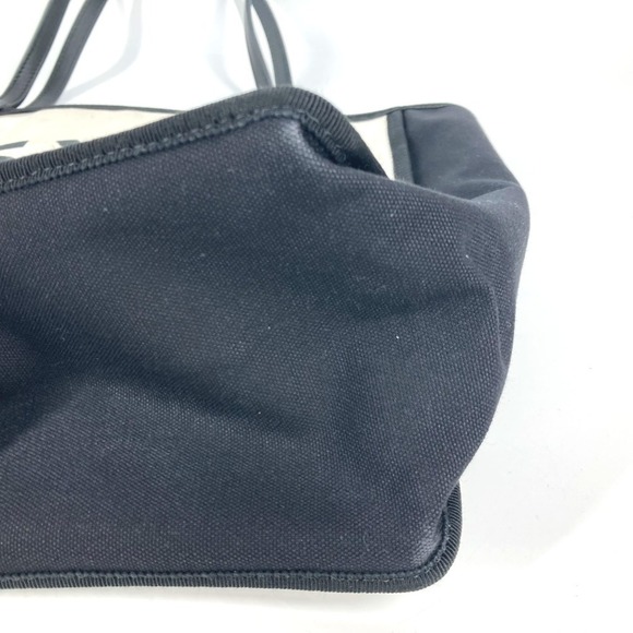 CHANEL Black Leather Shoulder Bag - Picture 6 of 16